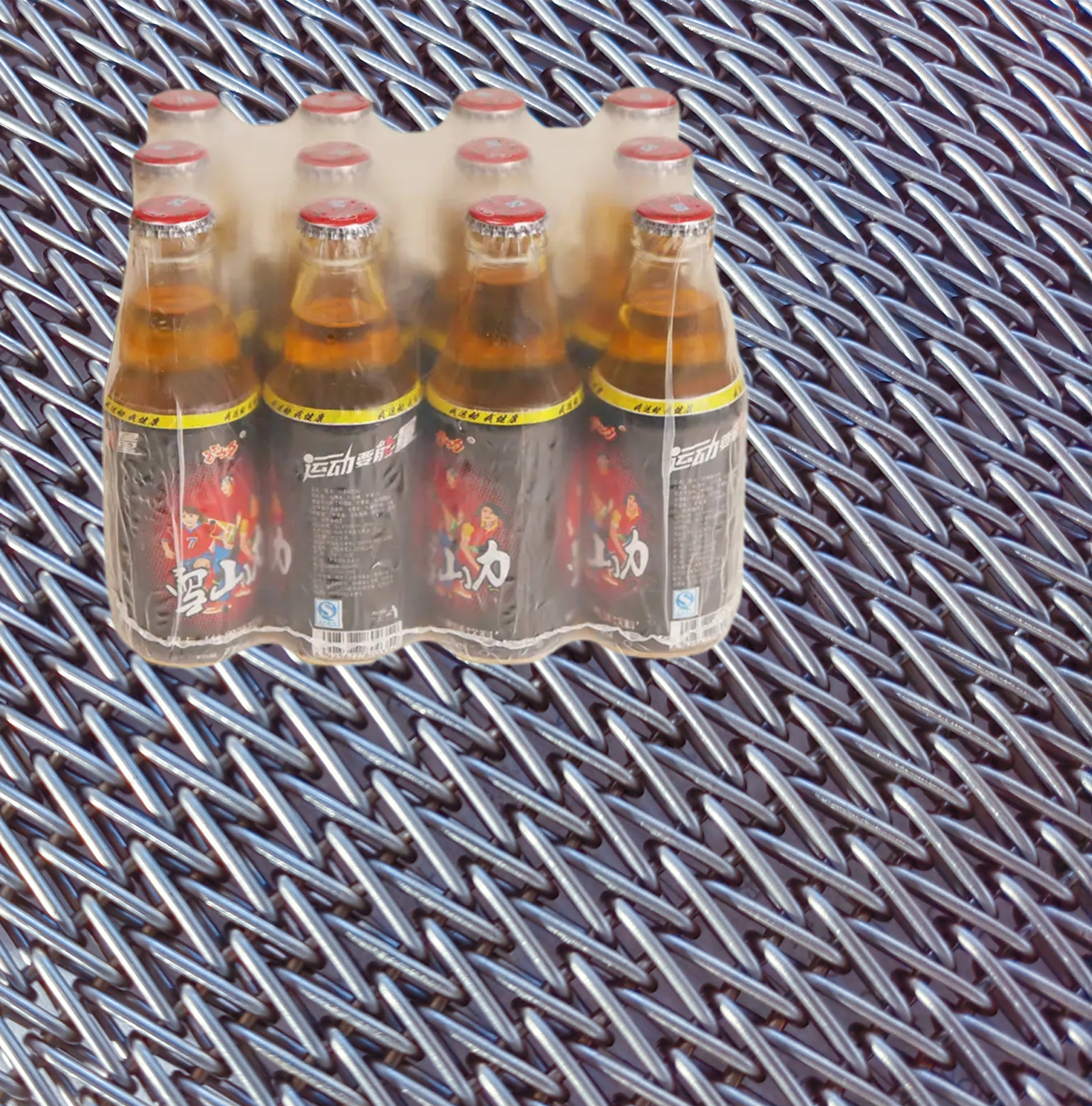 飲料輸送--選擇哪款不銹鋼網(wǎng)帶？